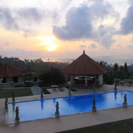 Taman Ujung Resort And Spa Jasri Exterior photo