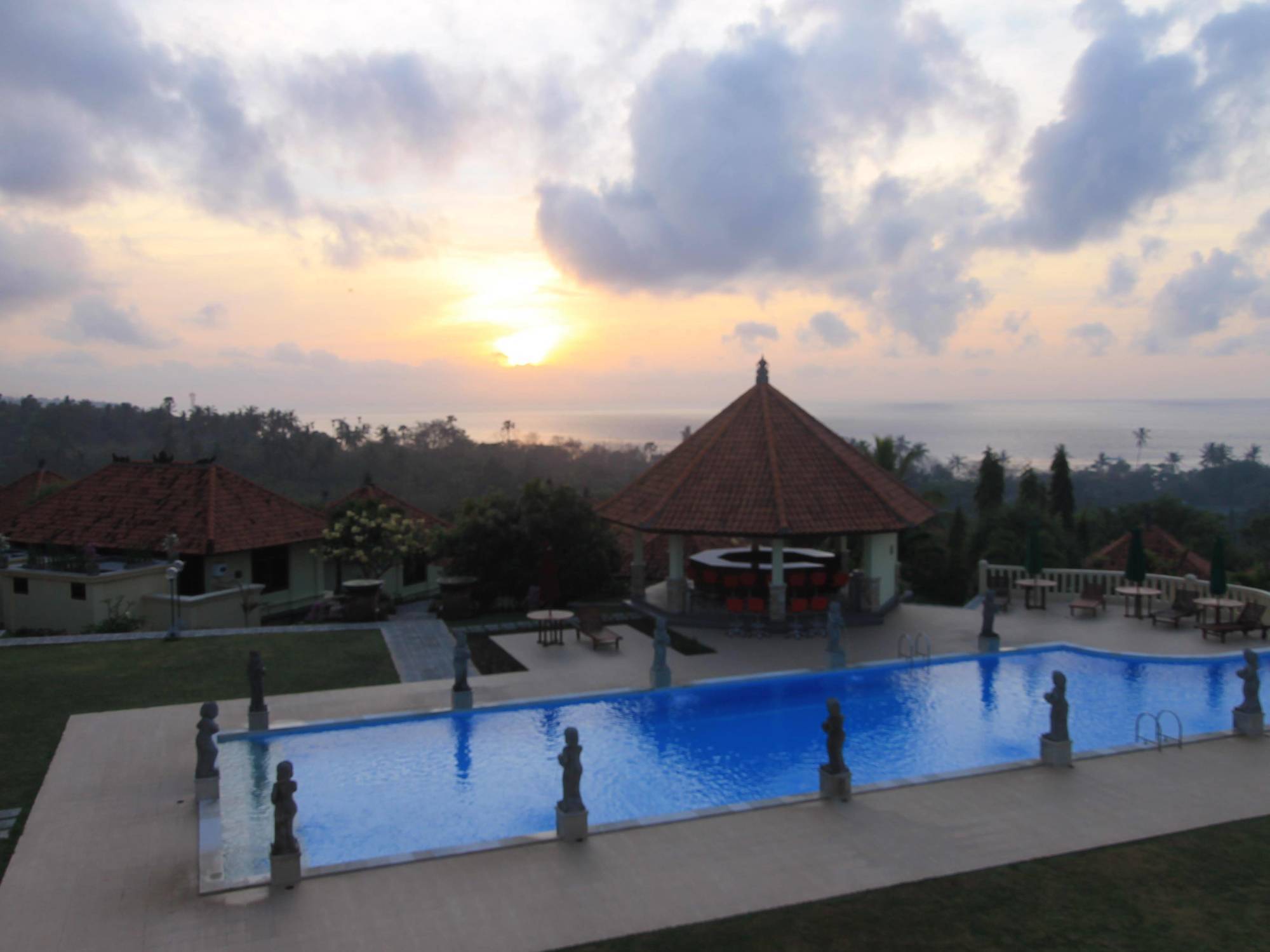 Taman Ujung Resort And Spa Jasri Exterior photo