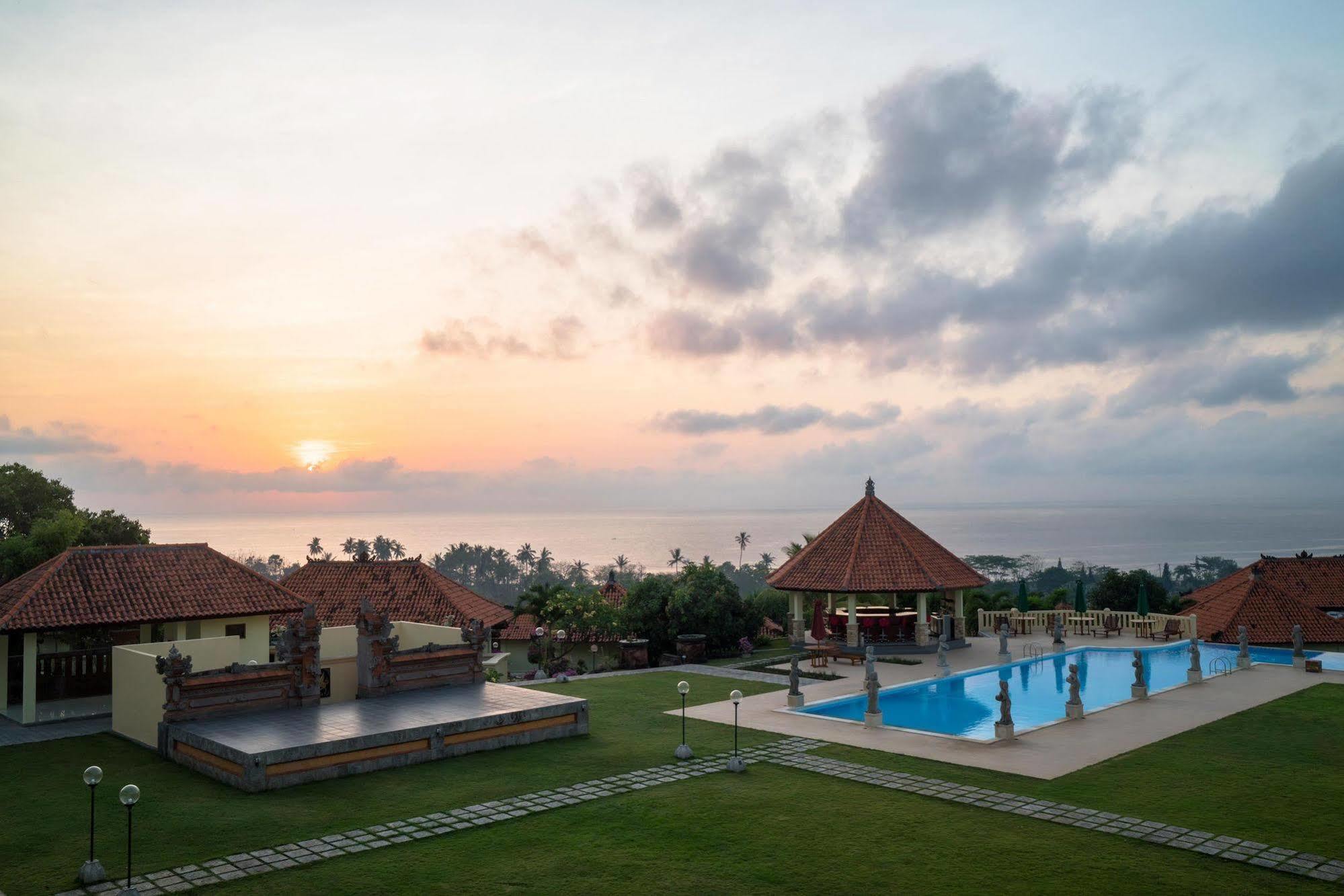 Taman Ujung Resort And Spa Jasri Exterior photo