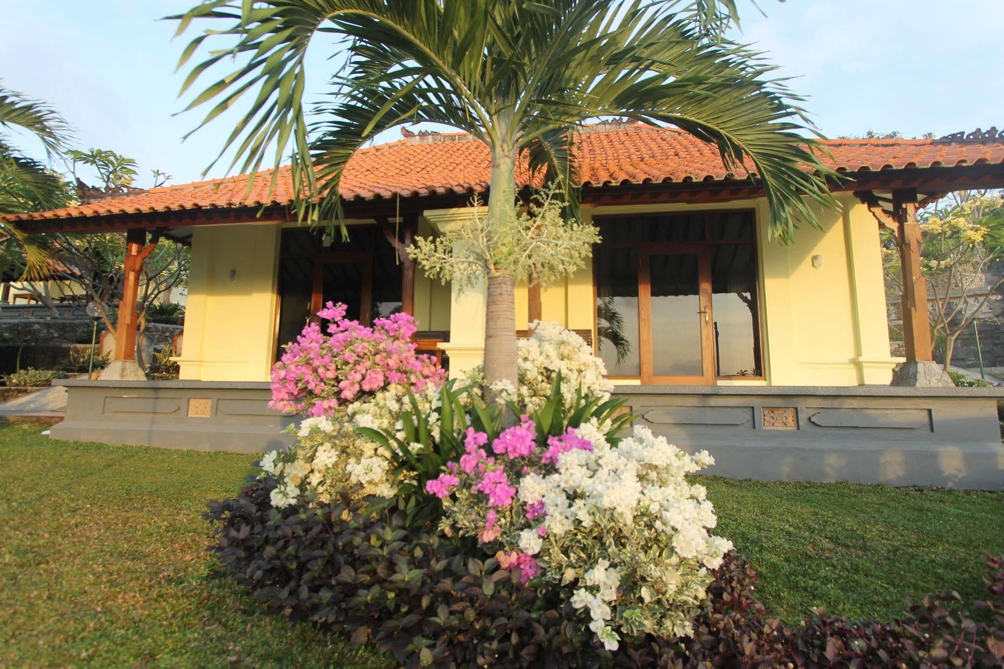 Taman Ujung Resort And Spa Jasri Exterior photo