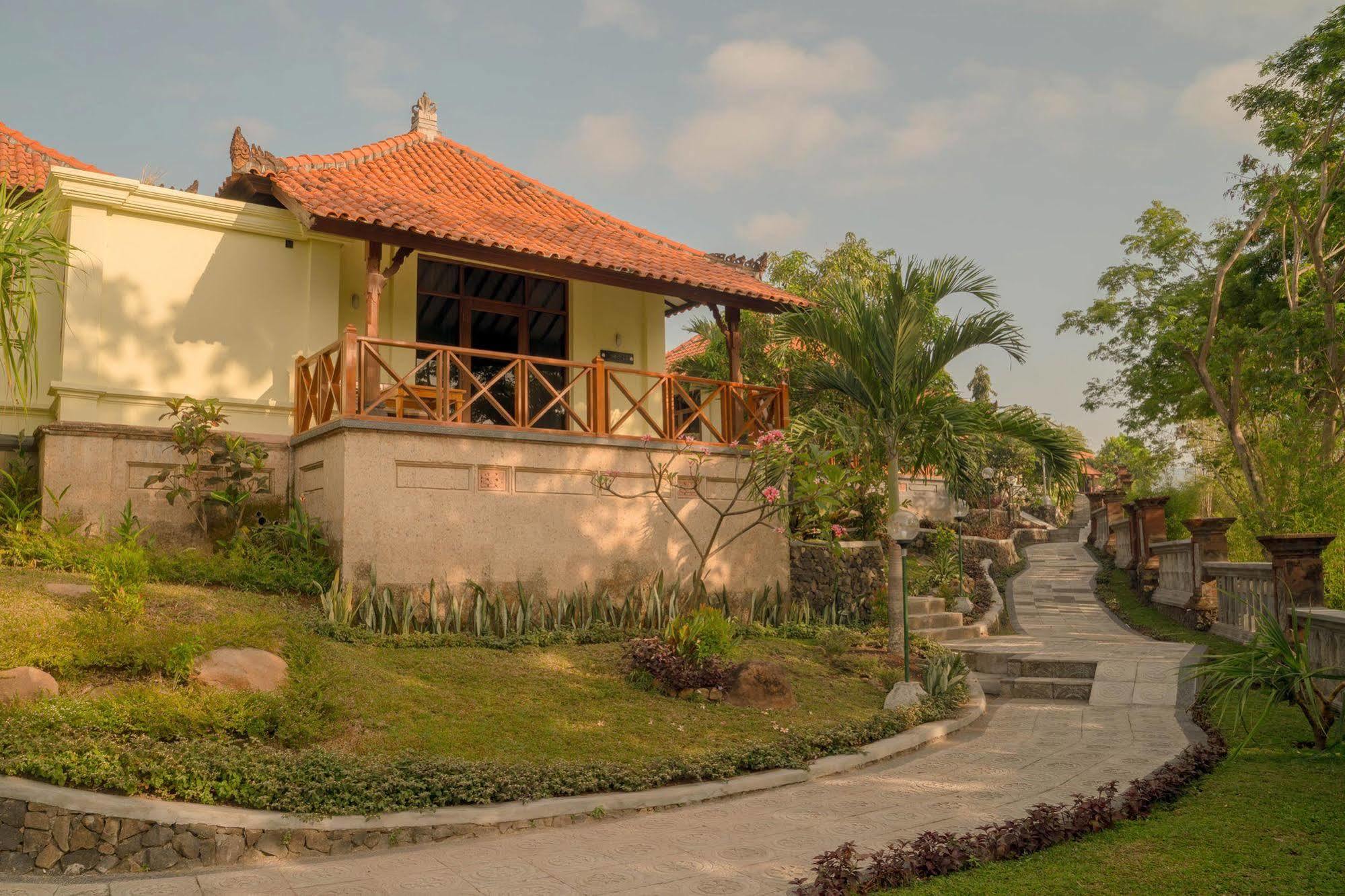 Taman Ujung Resort And Spa Jasri Exterior photo